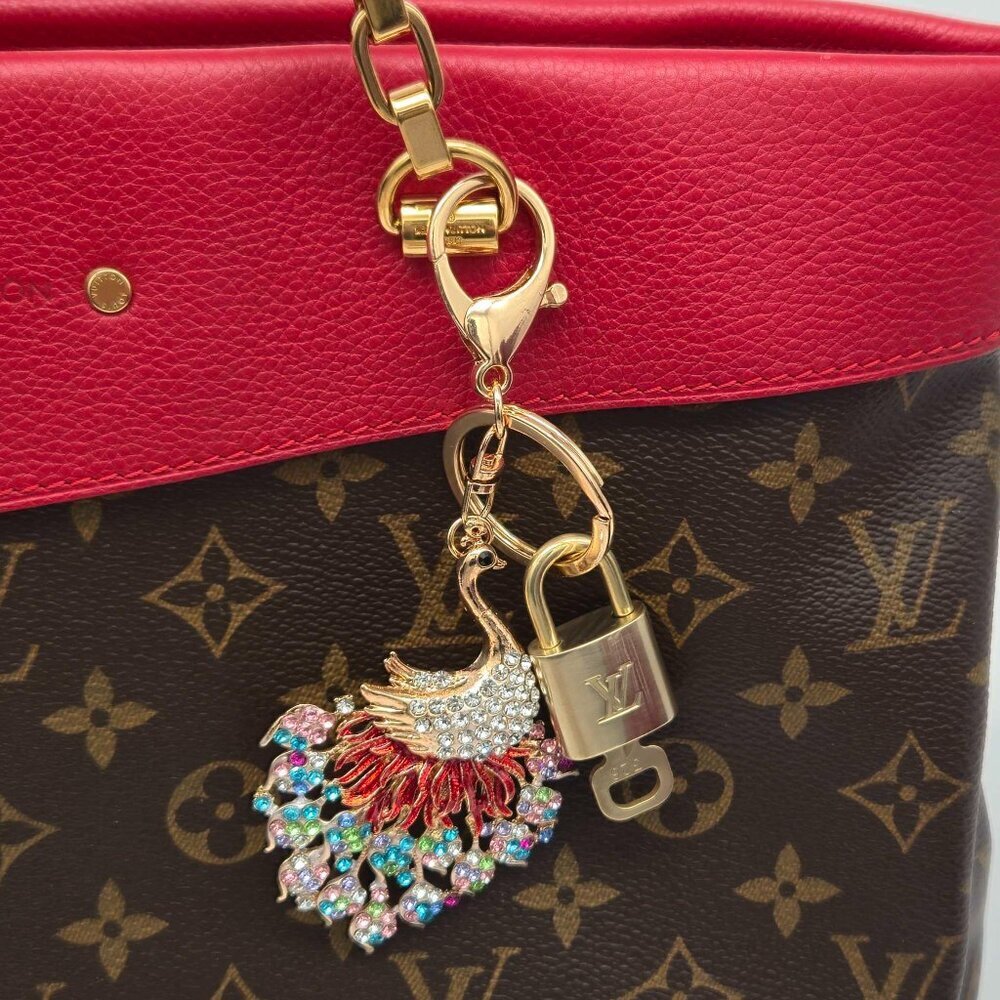 Louis Vuitton Gold Lock 🔑 Authentic LV Padlock + Bag Unbranded Peacock Charm - Picture 9 of 10